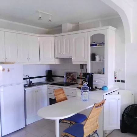 One Bedroom Appartement With Sea View Shared Pool And Furnished Balcony At Costa Del Silencio Lägenhet *